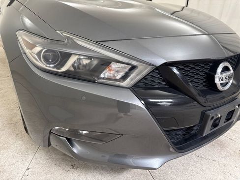 Used 2018 Nissan Maxima SR w/ Midnight Edition FWD image 11