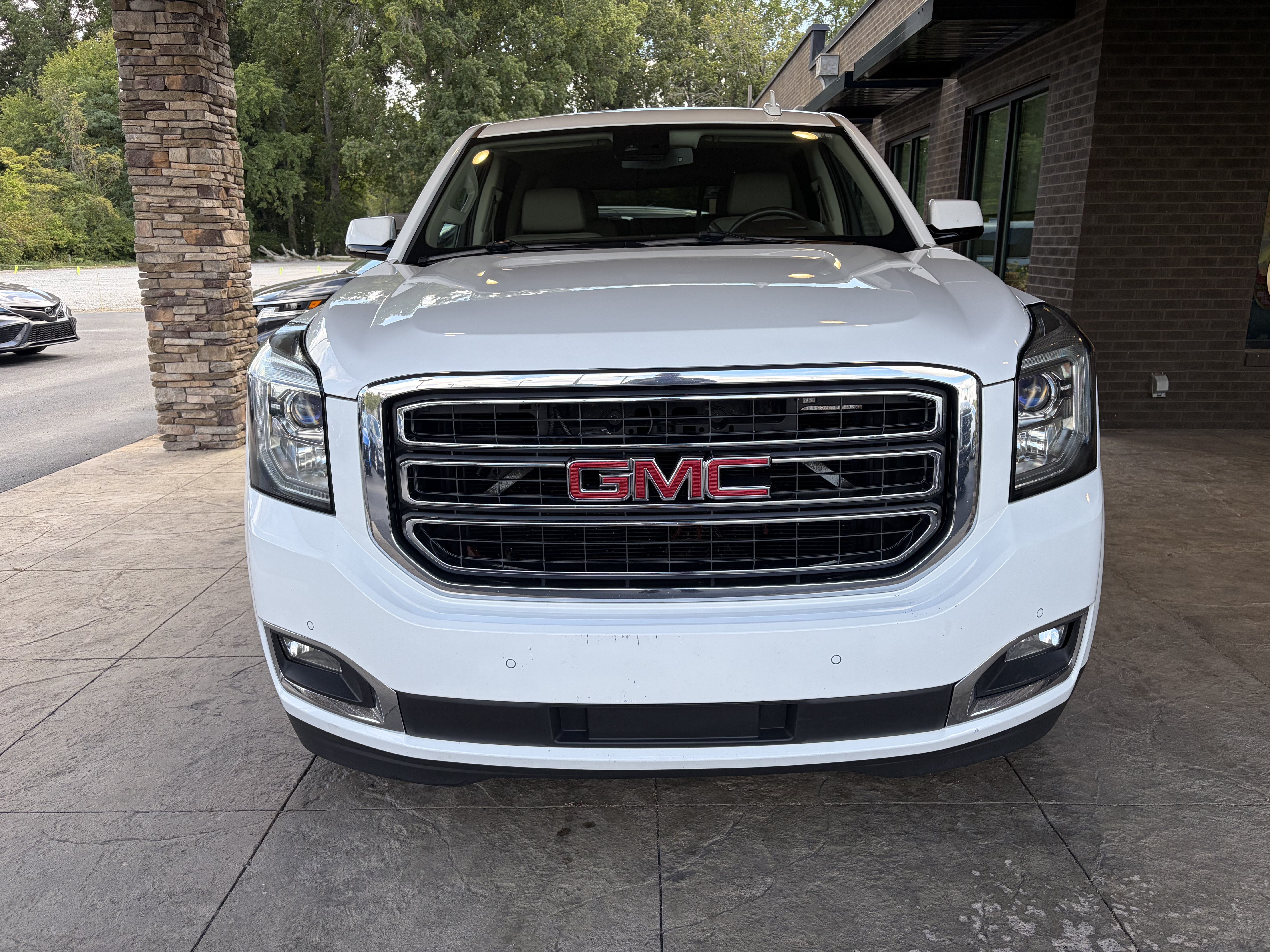 Used 2016 GMC Yukon SLT w/ Open Road Package AWD/4WD image 3