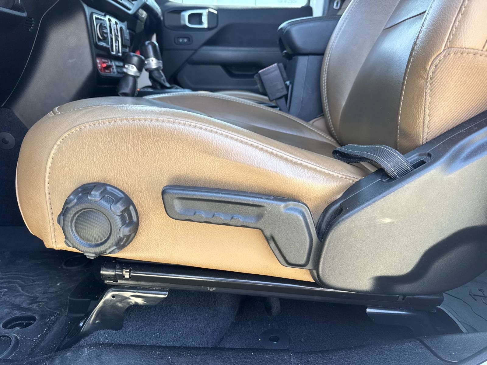 Used 2021 Jeep Wrangler Unlimited Rubicon AWD/4WD image 16