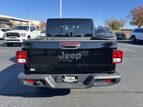 New 2026 Jeep Gladiator Sport AWD/4WD image 8