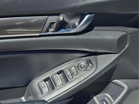 Used 2018 Honda Accord Sport image 12