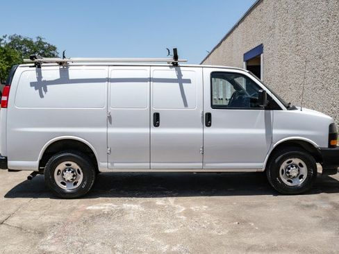 Used 2021 Chevrolet Express 2500 w/ Enhanced Convenience Package RWD image 7