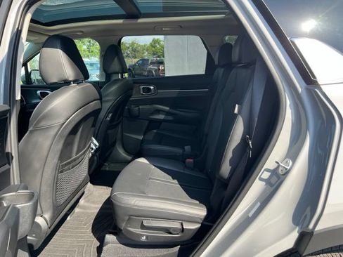 Used 2025 Kia Sorento EX w/ Panoramic Sunroof Package FWD image 13
