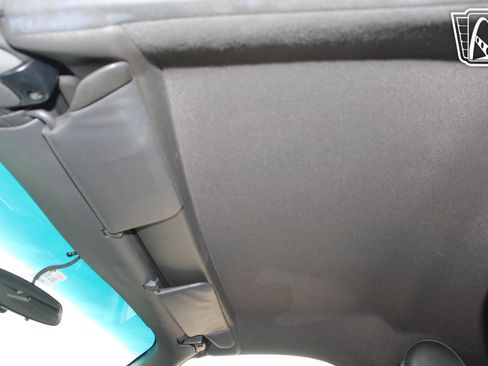 Used 2002 Ford Thunderbird RWD image 3