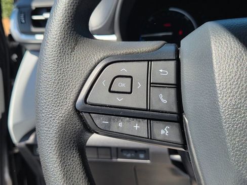 Used 2025 Toyota Sienna LE image 24