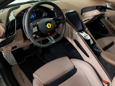 Certified 2025 Ferrari Roma Spider RWD image 4