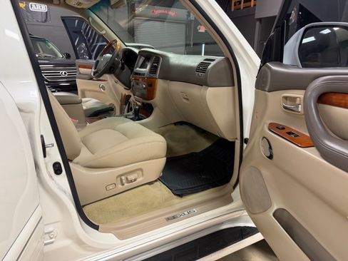Used 2006 Lexus LX 470 4WD w/ Preferred Accessory Pkg image 21