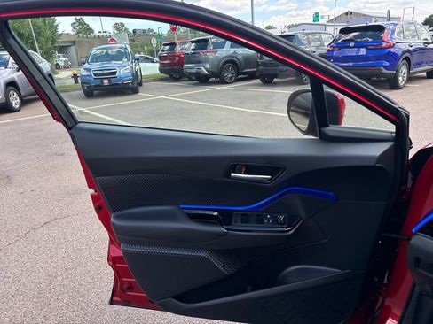 Used 2021 Toyota C-HR XLE FWD image 32