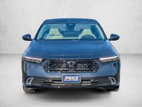 Used 2025 Honda Accord Touring image 2