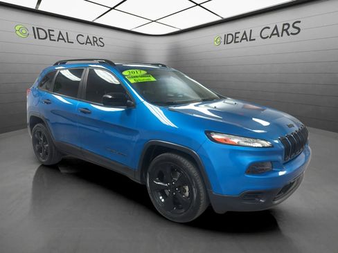 Used 2017 Jeep Cherokee Sport FWD image 3