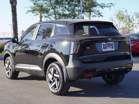 Certified 2025 Nissan Kicks SV image 3