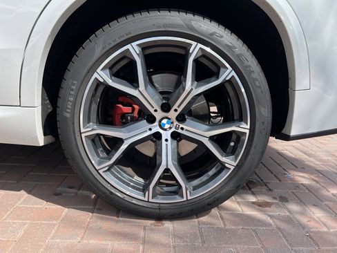 Used 2022 BMW X5 xDrive40i w/ M Sport Package image 13