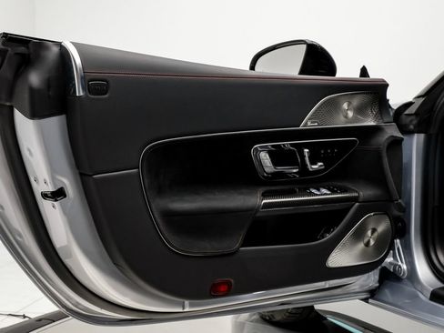 Used 2024 Mercedes-Benz SL 63 AMG 4MATIC image 37