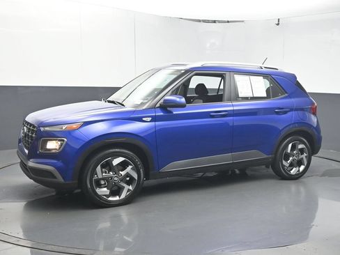 Used 2024 Hyundai Venue SEL FWD image 4