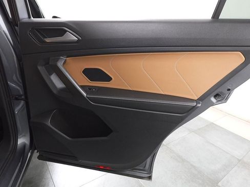 Used 2022 Volkswagen Tiguan SE w/ Panoramic Sunroof Package image 27