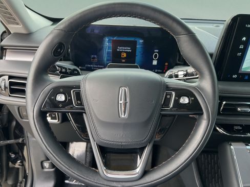 Certified 2025 Lincoln Aviator AWD image 10