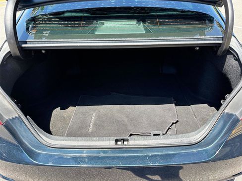 Used 2019 Toyota Camry SE image 25