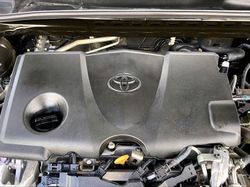 Used 2019 Toyota Camry SE w/ Convenience Package FWD image 32