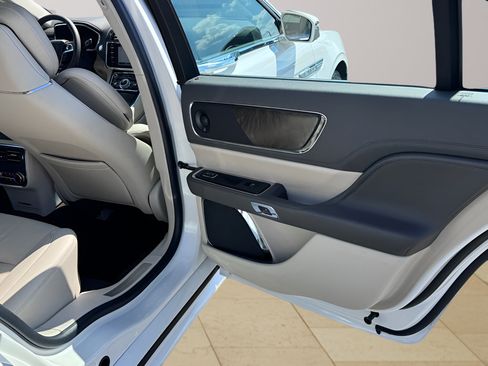 Used 2019 Lincoln Continental Reserve FWD image 28