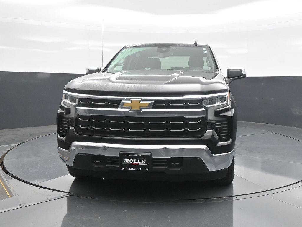 Used 2022 Chevrolet Silverado 1500 LT AWD/4WD image 2