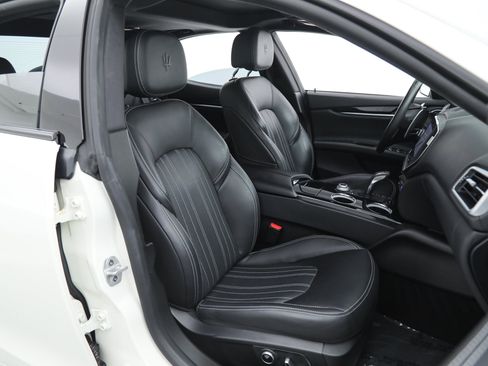 Certified 2023 Maserati Ghibli Modena RWD image 12