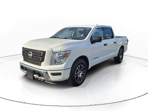 Used 2023 Nissan Titan SV image 4