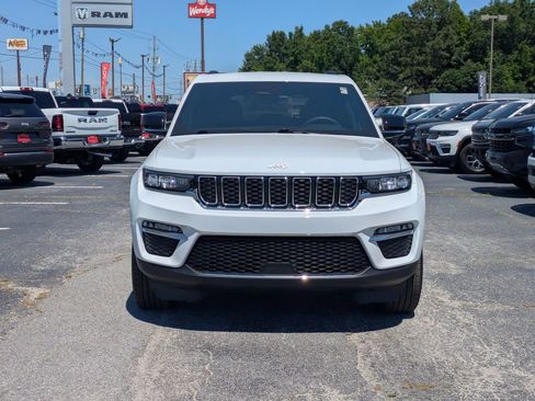 Used 2025 Jeep Grand Cherokee Limited AWD/4WD image 2