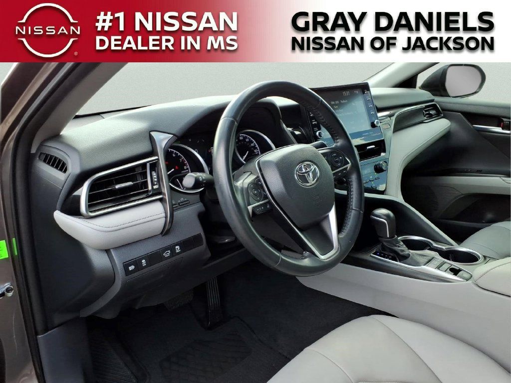 Used 2022 Toyota Camry XLE FWD image 9