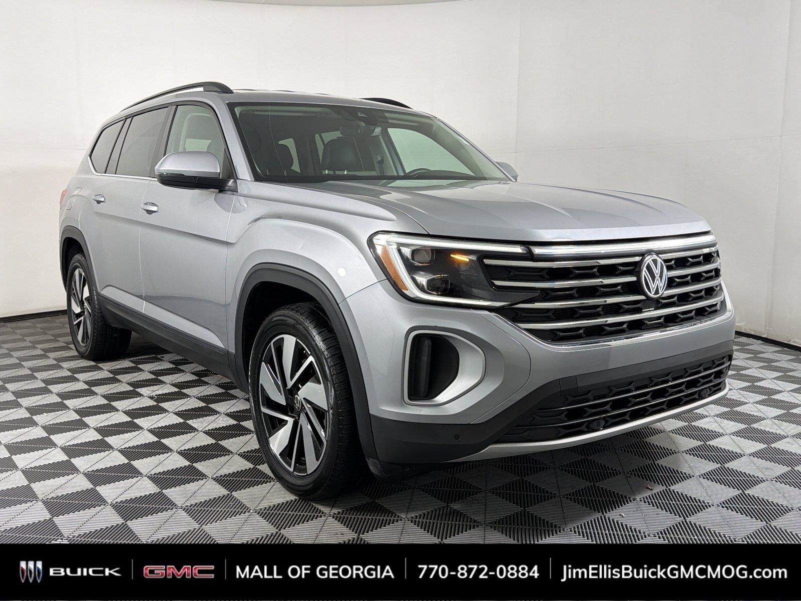 Used 2025 Volkswagen Atlas SE AWD/4WD image 1