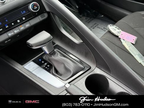 Used 2024 Hyundai Elantra SEL FWD image 27