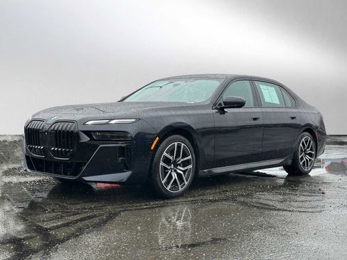 Used 2023 BMW 760i xDrive image 3