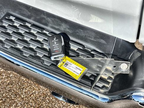 Used 2025 RAM 1500 Laramie AWD/4WD image 27