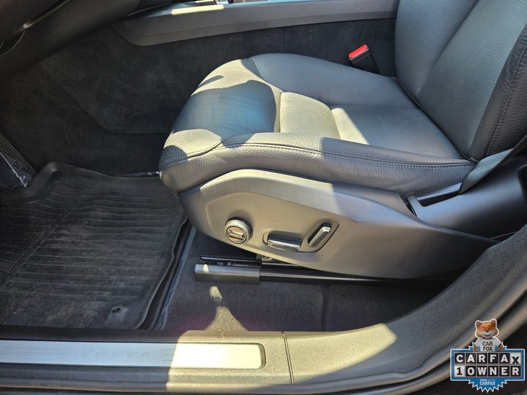 Used 2024 Volvo XC60 B5 Plus AWD/4WD image 24