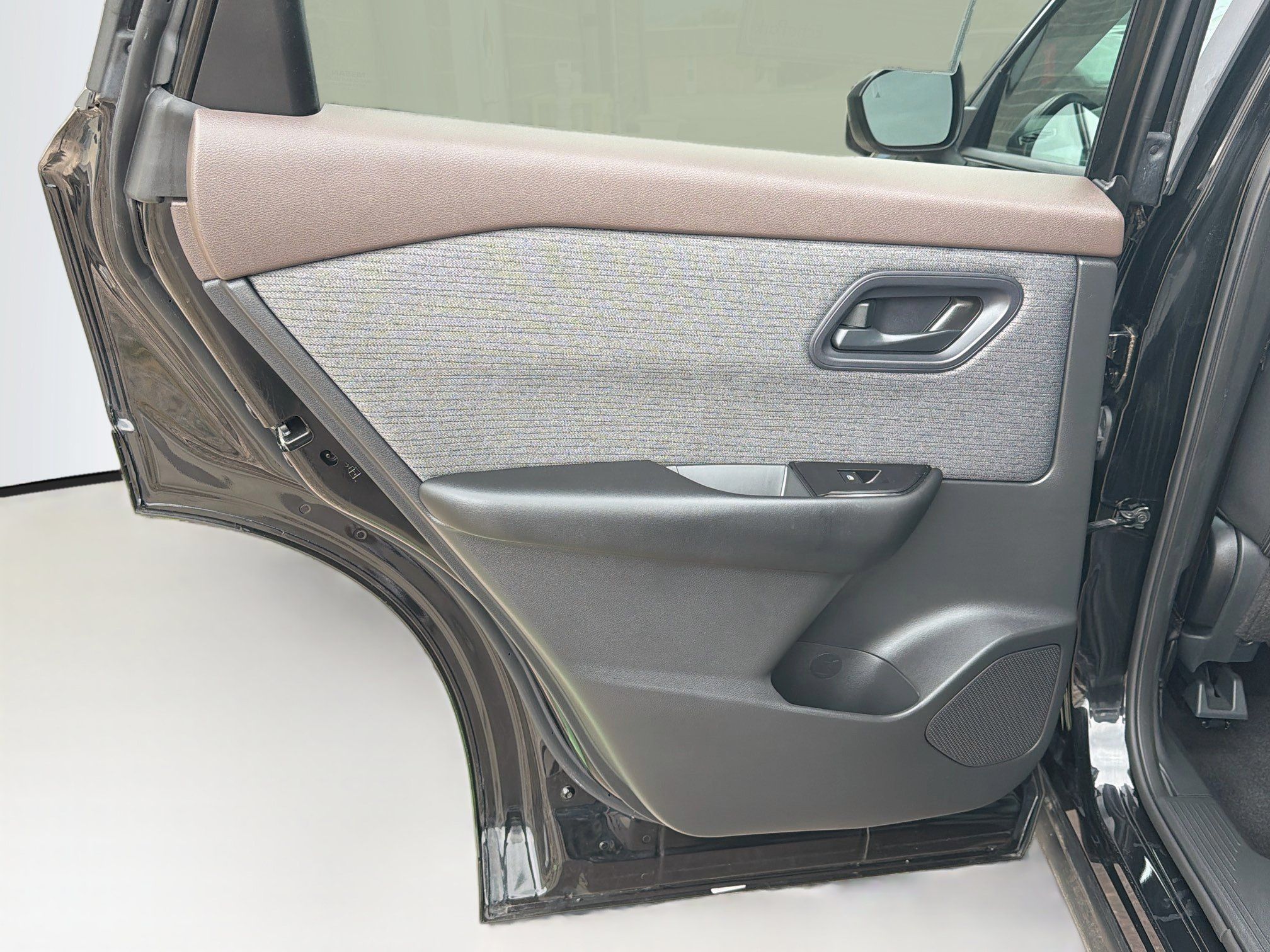 Used 2023 Nissan Rogue S AWD/4WD image 27