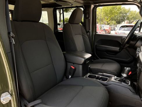 Used 2021 Jeep Wrangler Unlimited Sport image 31