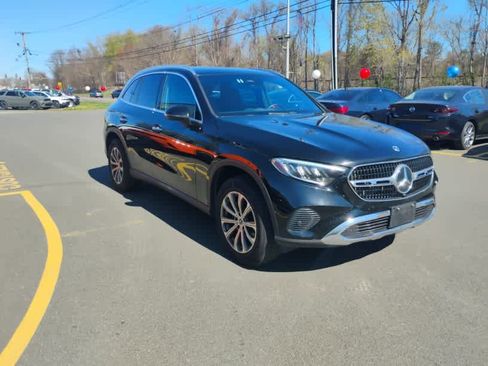 Used 2024 Mercedes-Benz GLC 300 4MATIC image 2