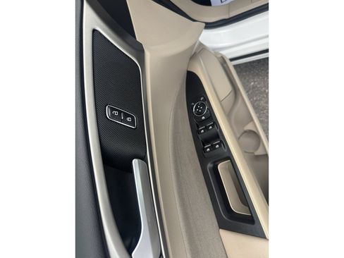Used 2019 Ford Fusion SE FWD image 17