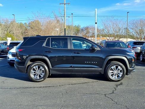 Used 2025 Chevrolet Equinox LT image 2