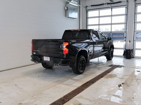 Used 2024 Chevrolet Silverado 1500 LT Trail Boss w/ Convenience Package II image 3