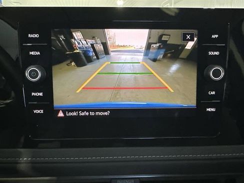 Certified 2025 Volkswagen Taos SE image 26