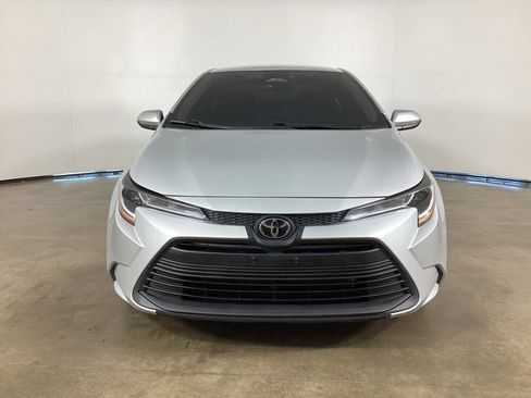 Used 2023 Toyota Corolla LE FWD image 3
