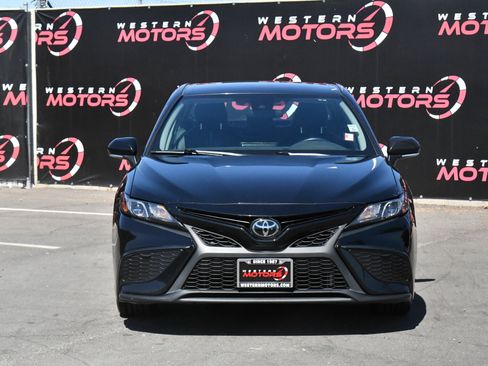 Used 2023 Toyota Camry SE FWD image 2