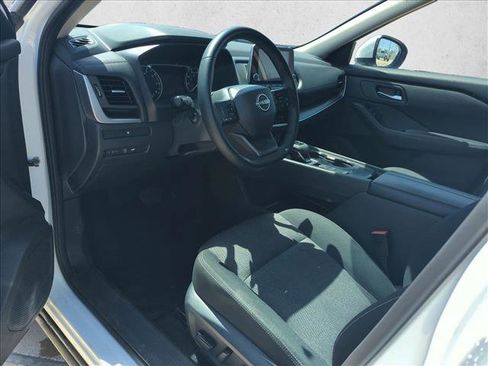 Used 2025 Nissan Rogue SV image 9