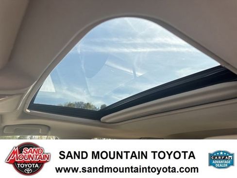 Used 2021 Toyota RAV4 XLE Premium image 17