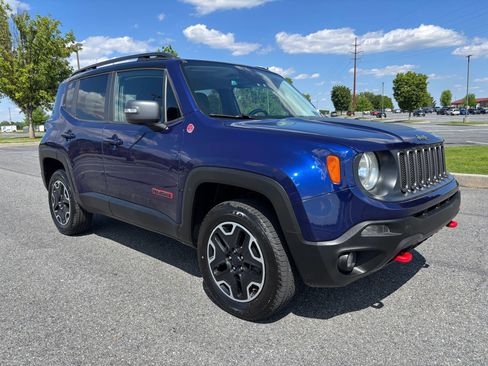 Used 2017 Jeep Renegade Trailhawk w/ Popular Equipment Group AWD/4WD image 4