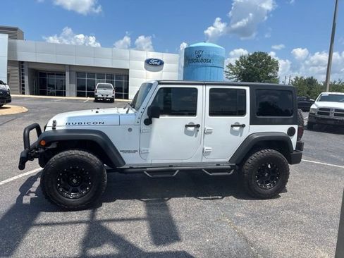 Used 2014 Jeep Wrangler Unlimited Rubicon w/ Connectivity Group AWD/4WD image 5
