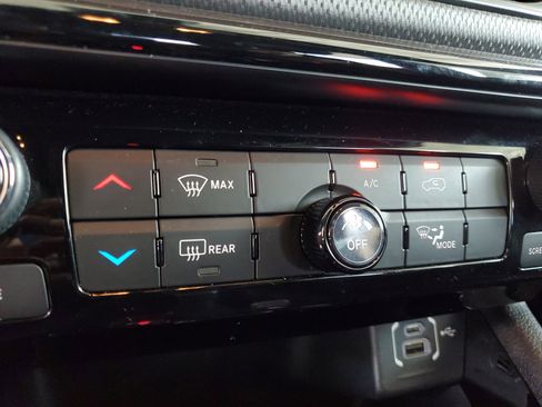 Used 2023 Jeep Compass Latitude AWD/4WD image 29