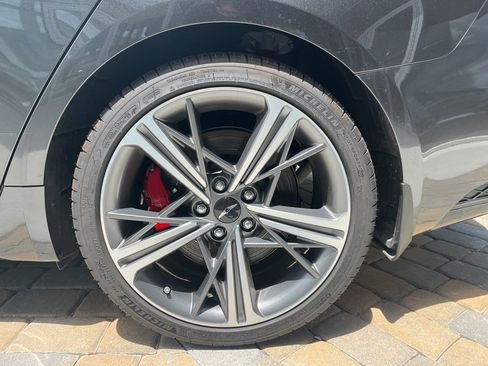 Used 2025 Genesis G70 3.3T Advanced image 9