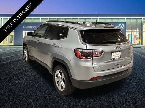 Used 2023 Jeep Compass Latitude w/ Convenience Group AWD/4WD image 3