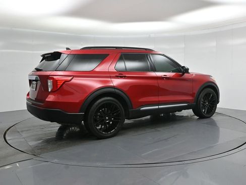 Used 2024 Ford Explorer XLT image 28